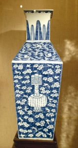 Chinese vase from the Arnott-Rogers Collection Image: Gold Museum Collection (84.1094)